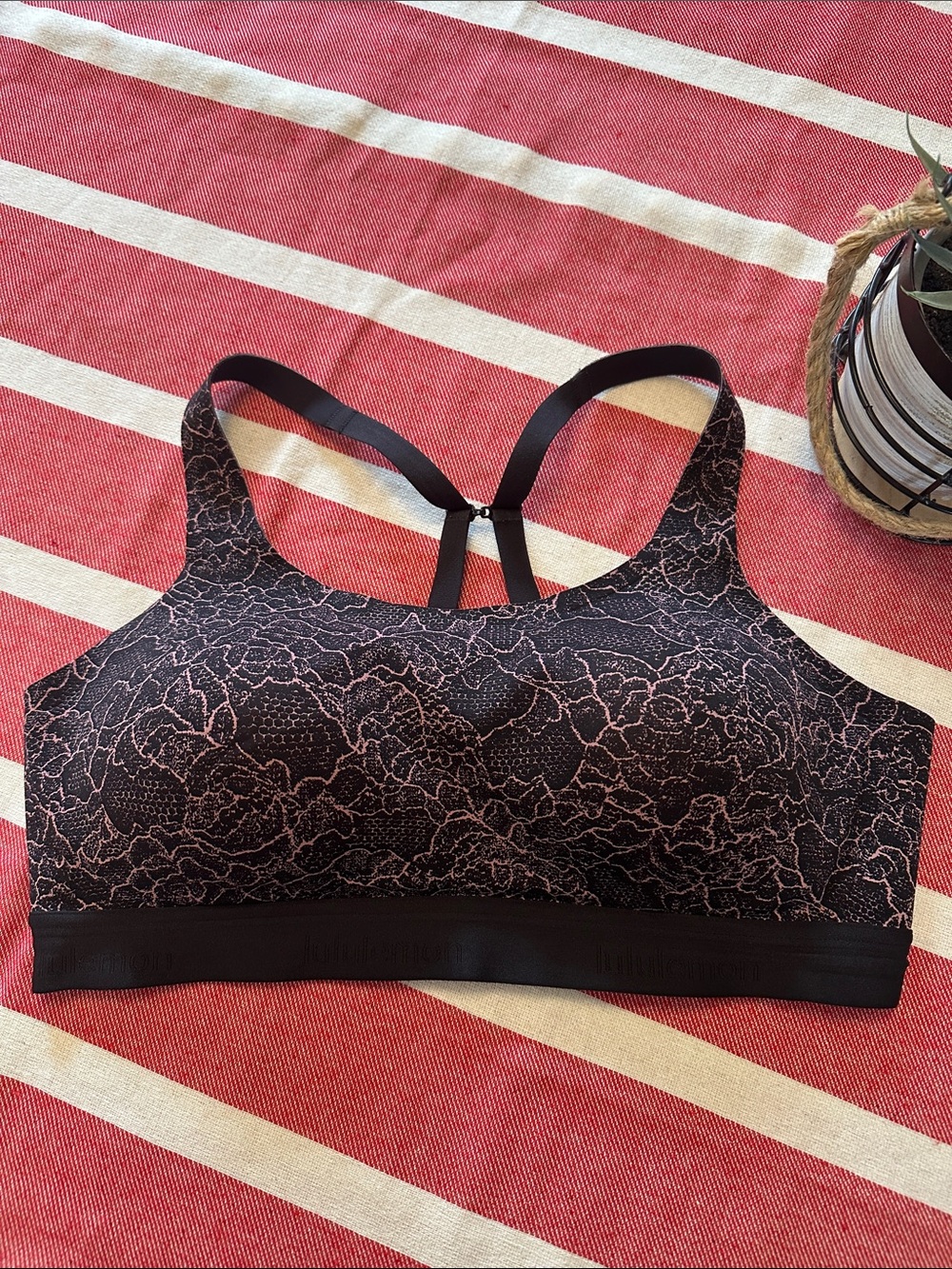 Lululemon Women’s Black Lace-Print Seamless Sports Bra 38C